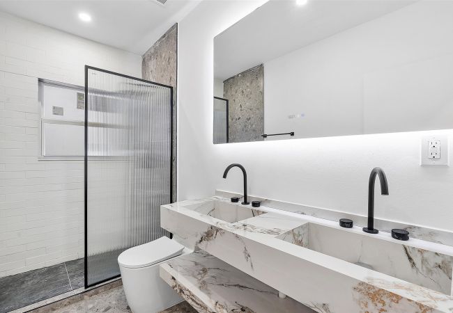 House in Miami - UPSCALE VACATION HOUSE IN HEART OF DESIGN DISTRICT House in Miami - UPSCALE VACATION HOUSE IN HEART OF DESIGN DISTRICT