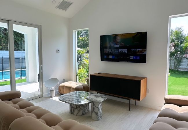 House in Miami - UPSCALE VACATION HOUSE IN HEART OF DESIGN DISTRICT House in Miami - UPSCALE VACATION HOUSE IN HEART OF DESIGN DISTRICT