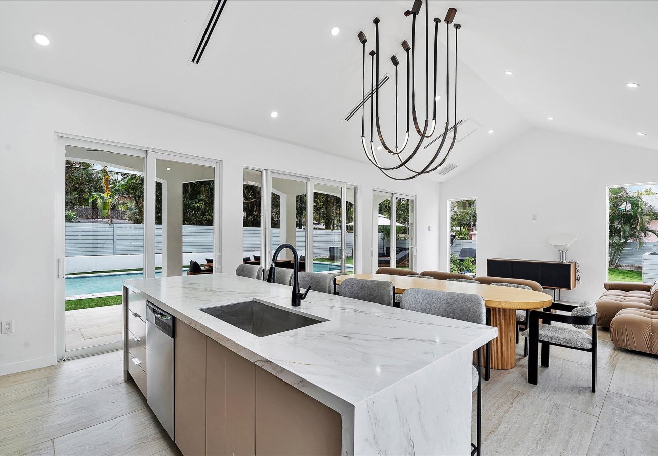 House in Miami - UPSCALE VACATION HOUSE IN HEART OF DESIGN DISTRICT
