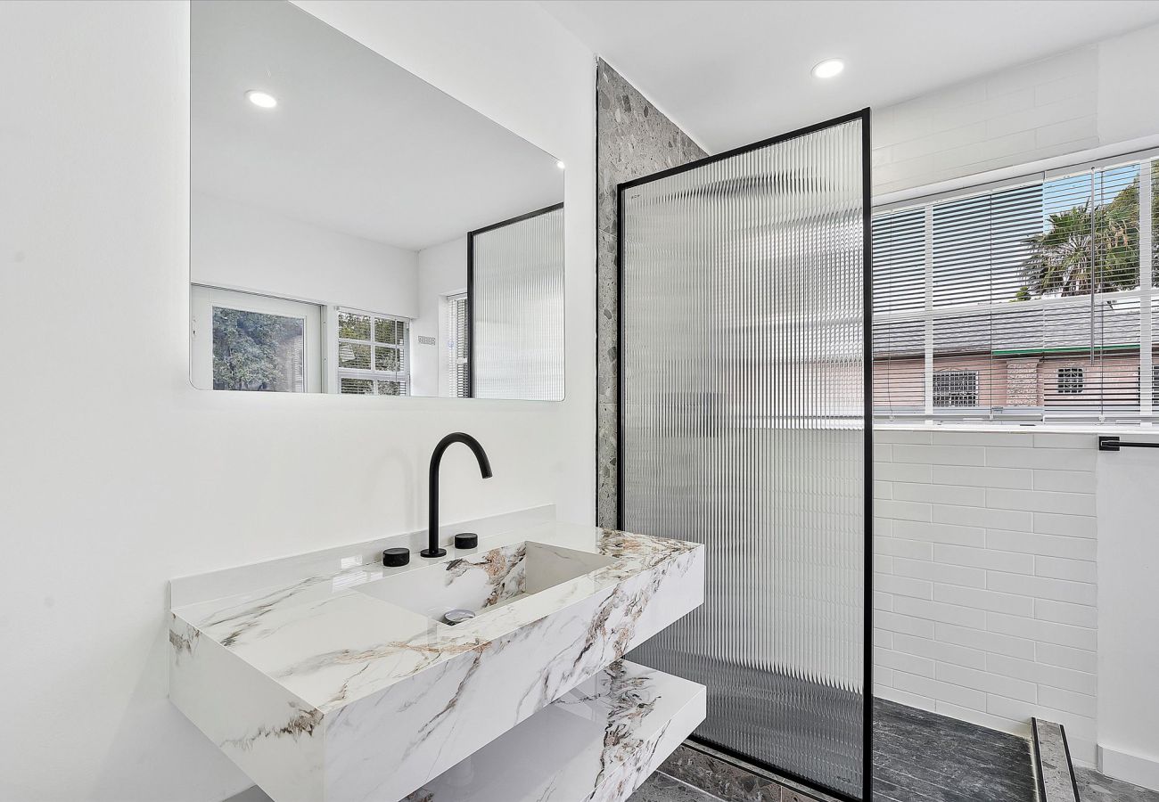 House in Miami - UPSCALE VACATION HOUSE IN HEART OF DESIGN DISTRICT