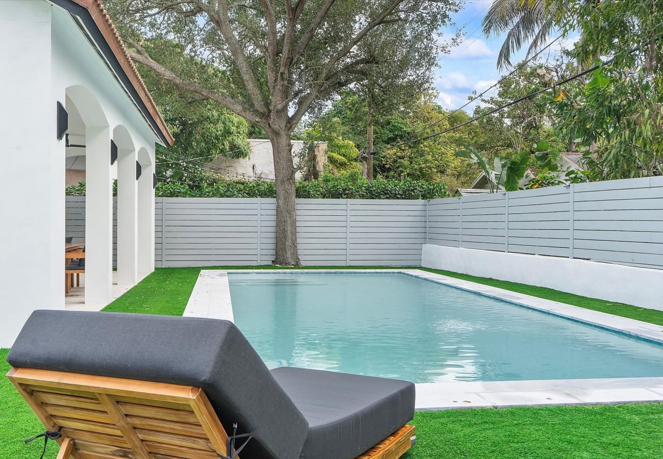 House in Miami - UPSCALE VACATION HOUSE IN HEART OF DESIGN DISTRICT