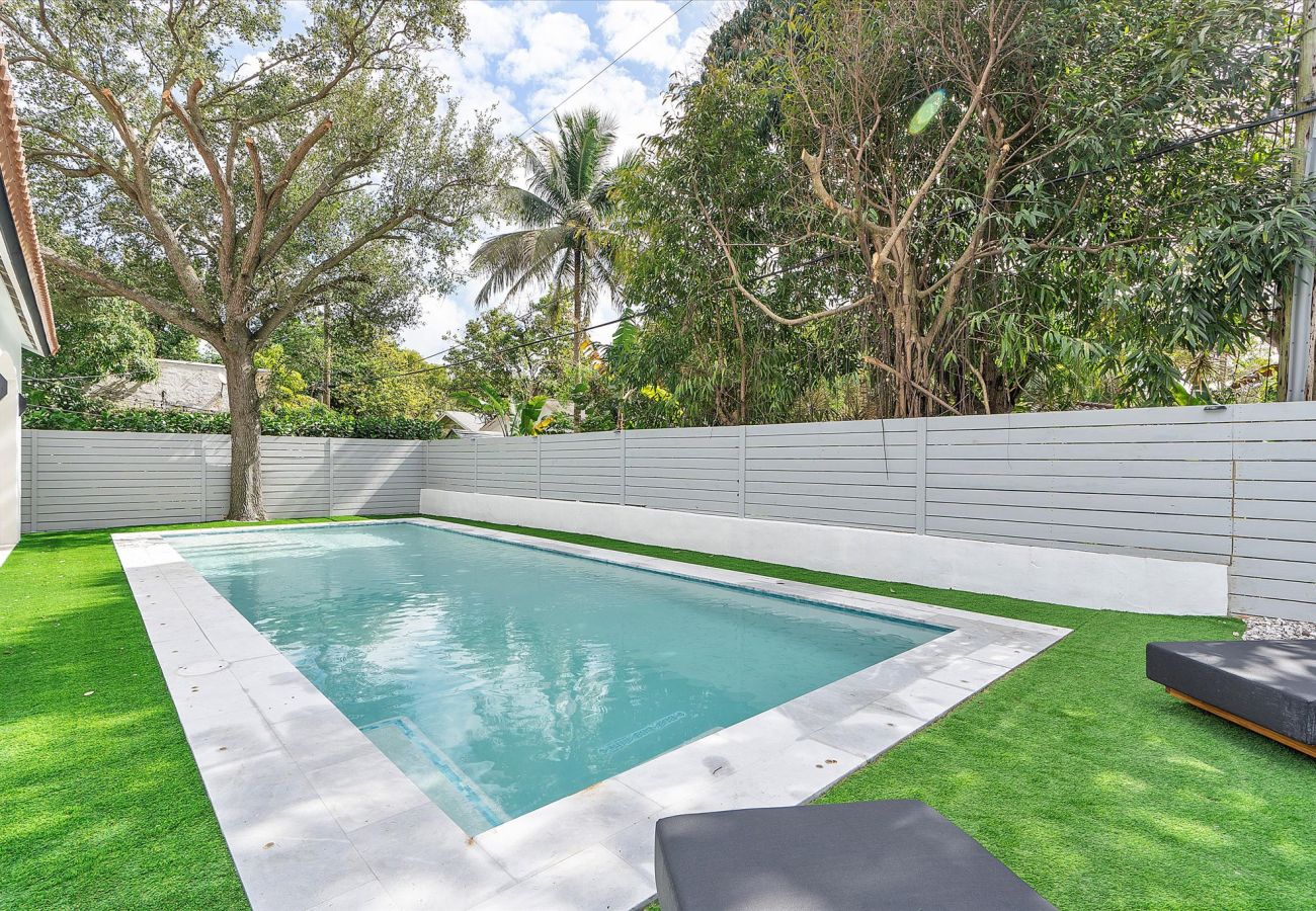House in Miami - UPSCALE VACATION HOUSE IN HEART OF DESIGN DISTRICT