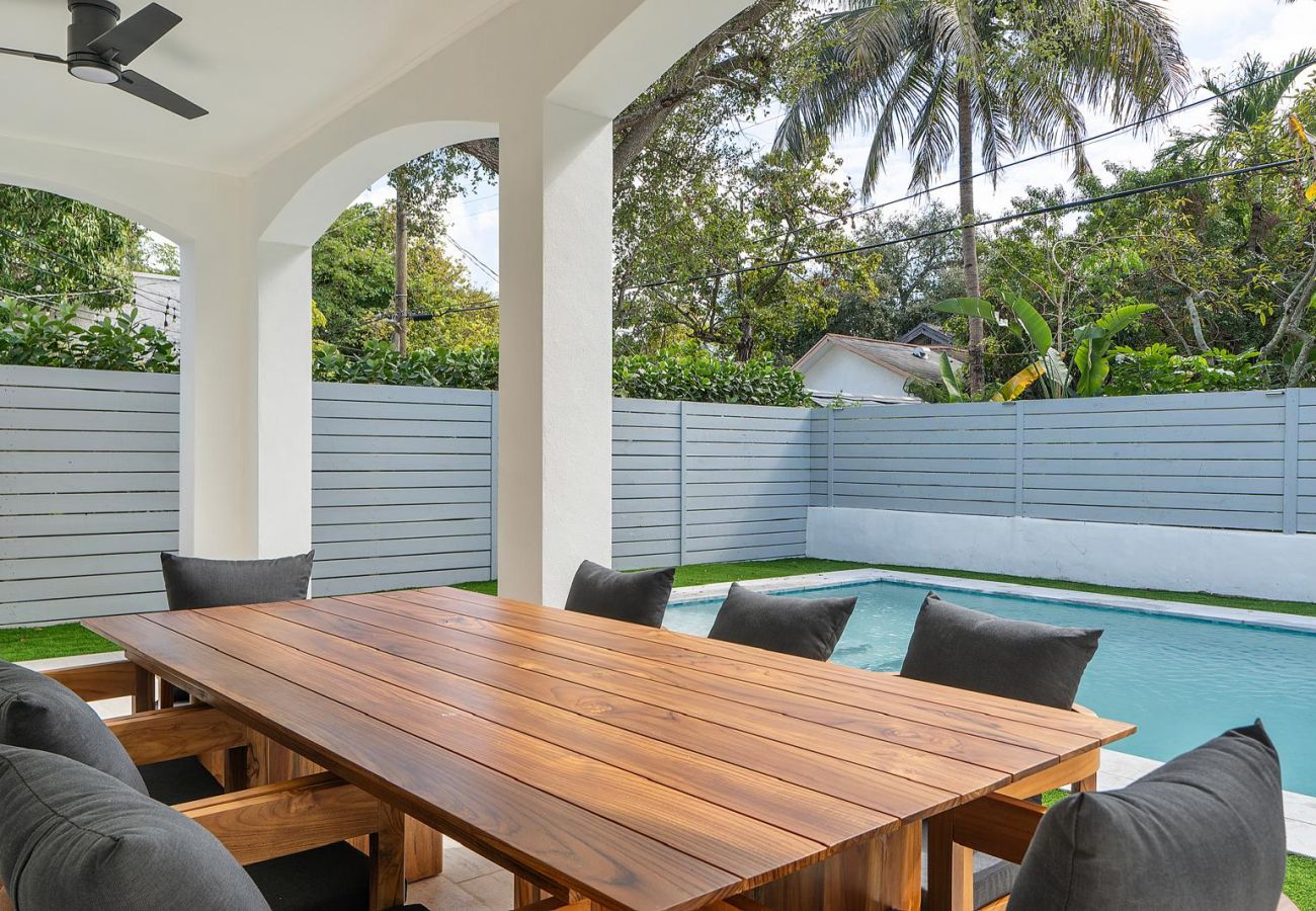 House in Miami - UPSCALE VACATION HOUSE IN HEART OF DESIGN DISTRICT