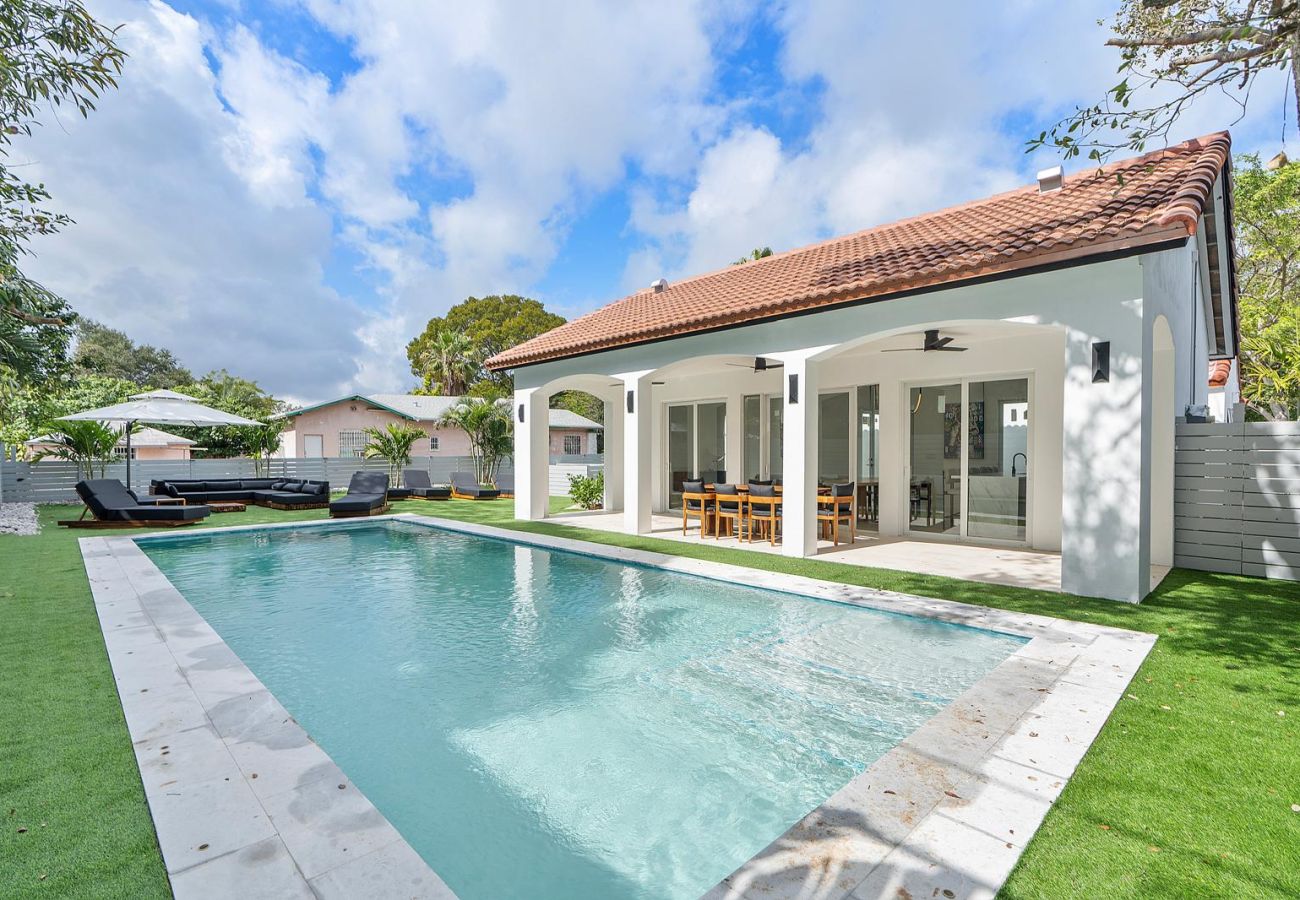 House in Miami - UPSCALE VACATION HOUSE IN HEART OF DESIGN DISTRICT