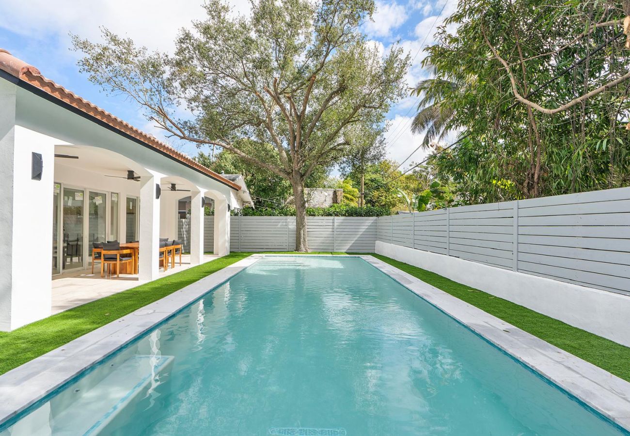 House in Miami - UPSCALE VACATION HOUSE IN HEART OF DESIGN DISTRICT