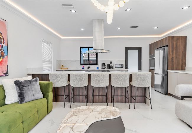 House in Coral Gables - Cozy & Modern Coral Gables Holiday Oasis W pool House in Coral Gables - Cozy & Modern Coral Gables Holiday Oasis W pool