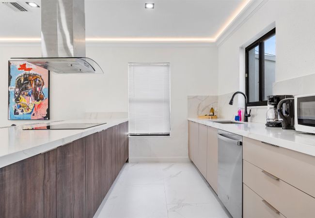 House in Coral Gables - Cozy & Modern Coral Gables Holiday Oasis W pool House in Coral Gables - Cozy & Modern Coral Gables Holiday Oasis W pool