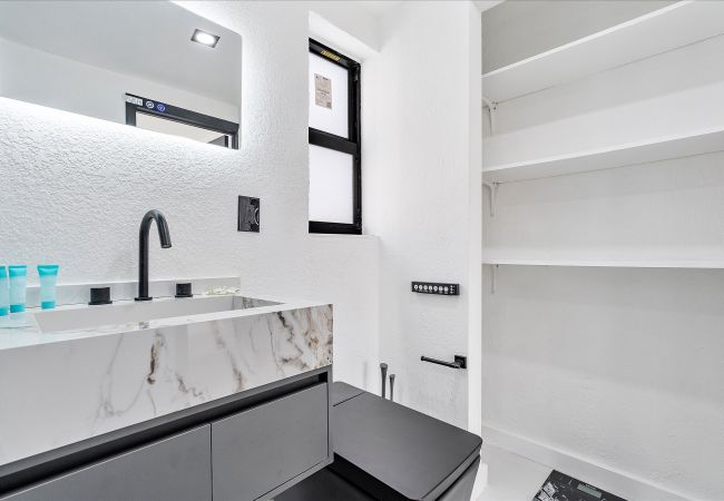 House in Coral Gables - Cozy & Modern Coral Gables Holiday Oasis W pool House in Coral Gables - Cozy & Modern Coral Gables Holiday Oasis W pool