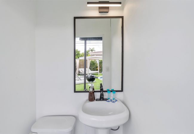 House in Coral Gables - Cozy & Modern Coral Gables Holiday Oasis W pool House in Coral Gables - Cozy & Modern Coral Gables Holiday Oasis W pool