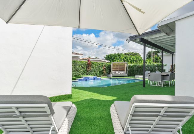 House in Coral Gables - Cozy & Modern Coral Gables Holiday Oasis W pool House in Coral Gables - Cozy & Modern Coral Gables Holiday Oasis W pool