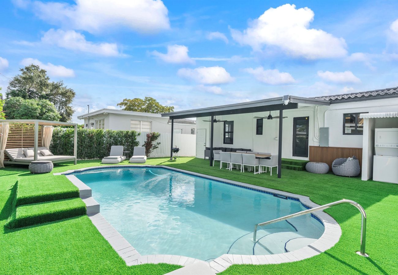 House in Coral Gables - Cozy & Modern Coral Gables Holiday Oasis W pool