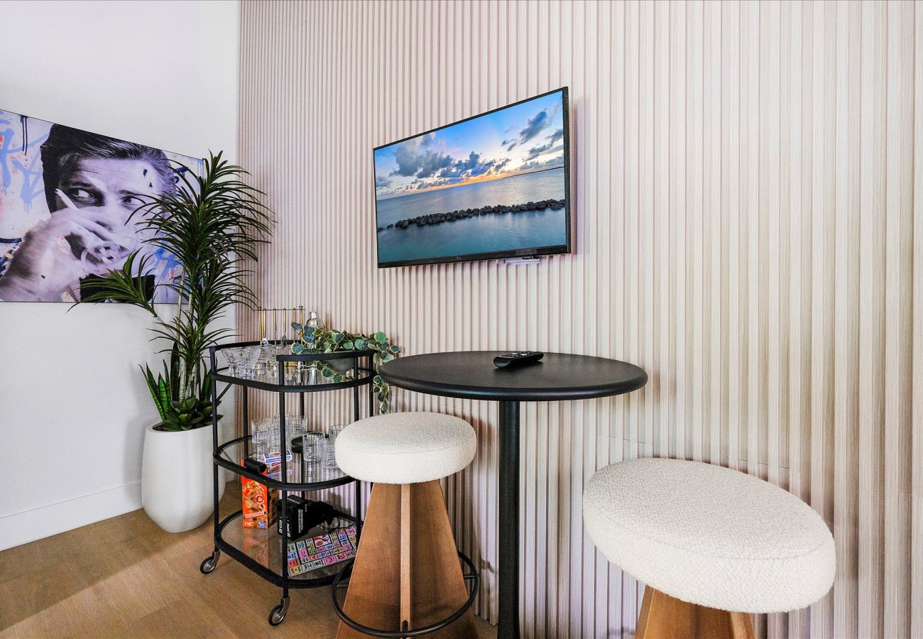 House in Miami - 6br Glamorous oasis Villa W Pool & Beach Volleybal