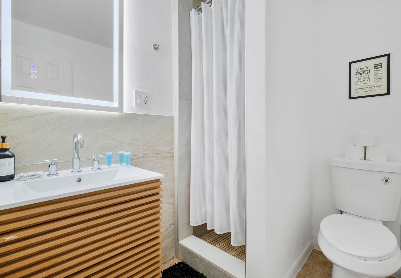 House in Miami - 6br Glamorous oasis Villa W Pool & Beach Volleybal