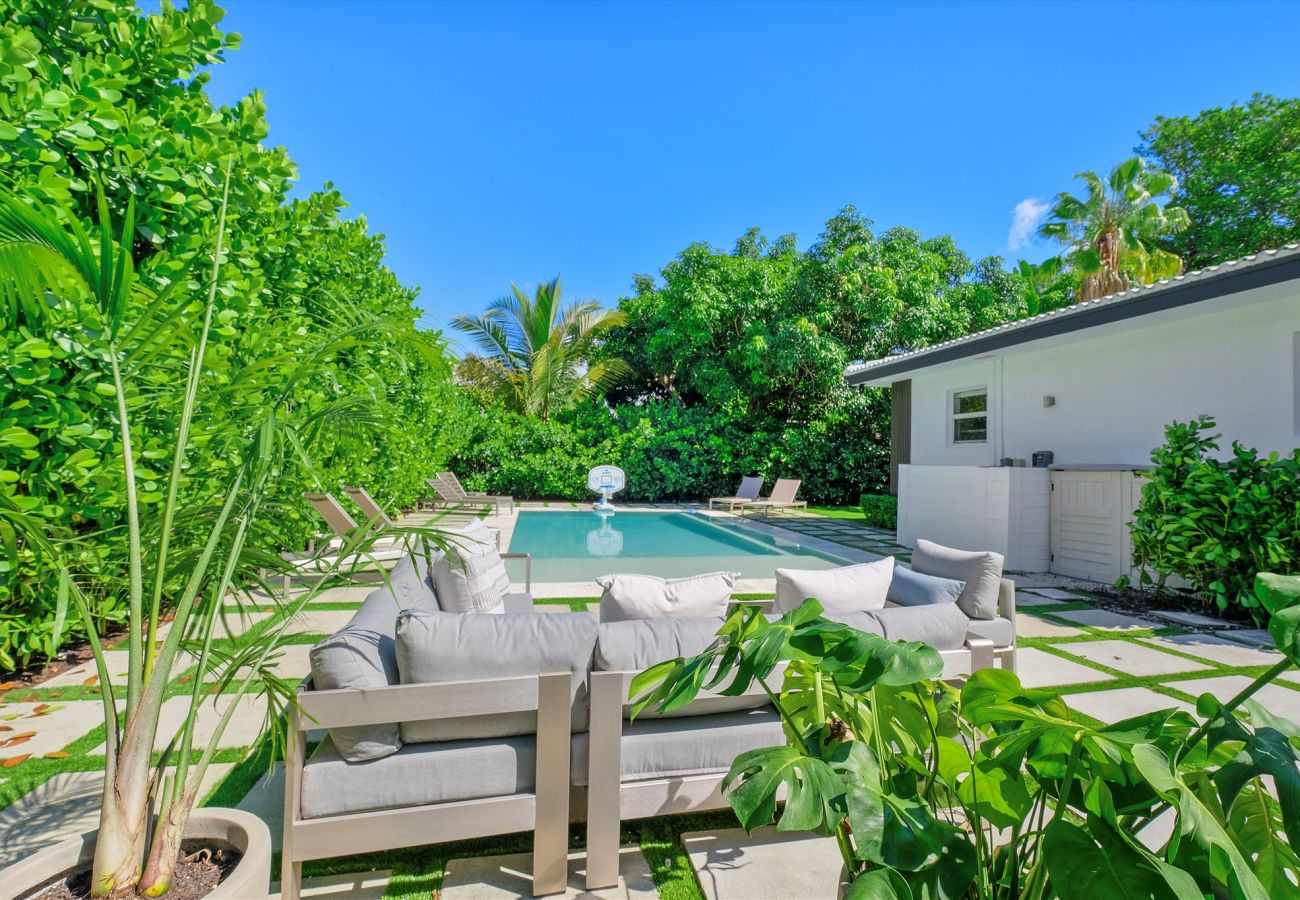 House in Miami - 6br Glamorous oasis Villa W Pool & Beach Volleybal