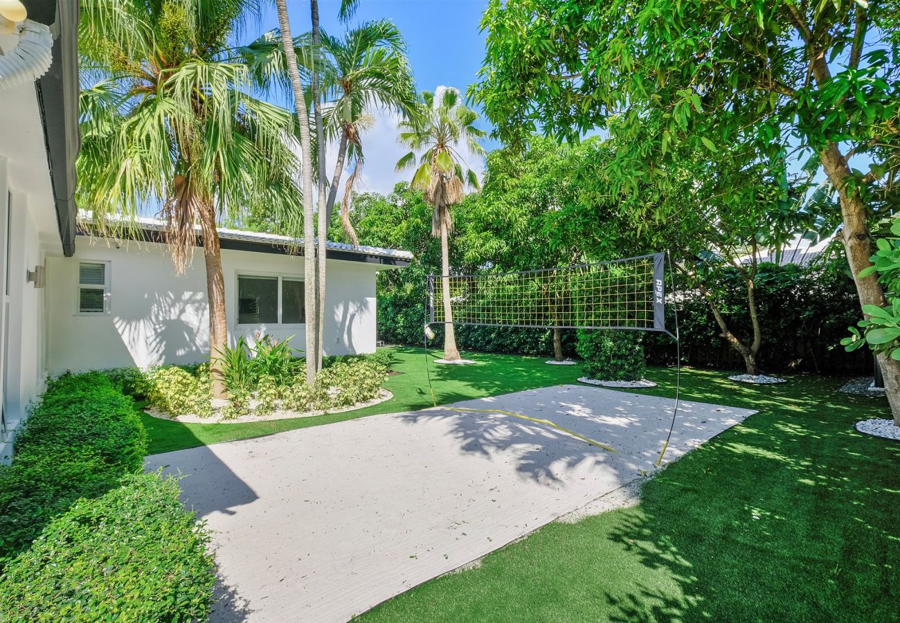 House in Miami - 6br Glamorous oasis Villa W Pool & Beach Volleybal