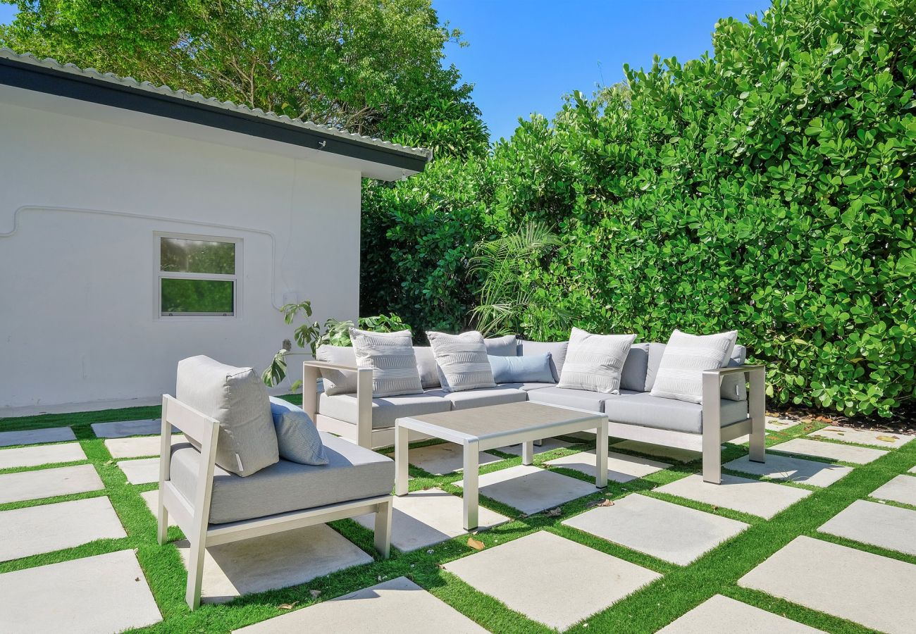 House in Miami - 6br Glamorous oasis Villa W Pool & Beach Volleybal
