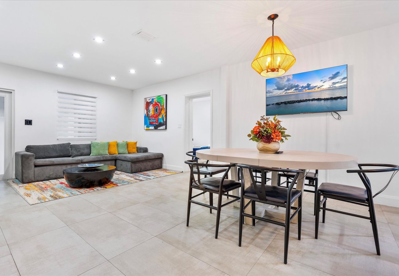 House in Miami - Divine Miami Vacation Home W large pool