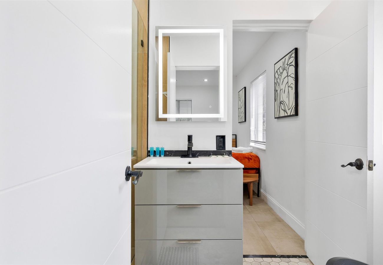 House in Miami - Divine Miami Vacation Home W large pool