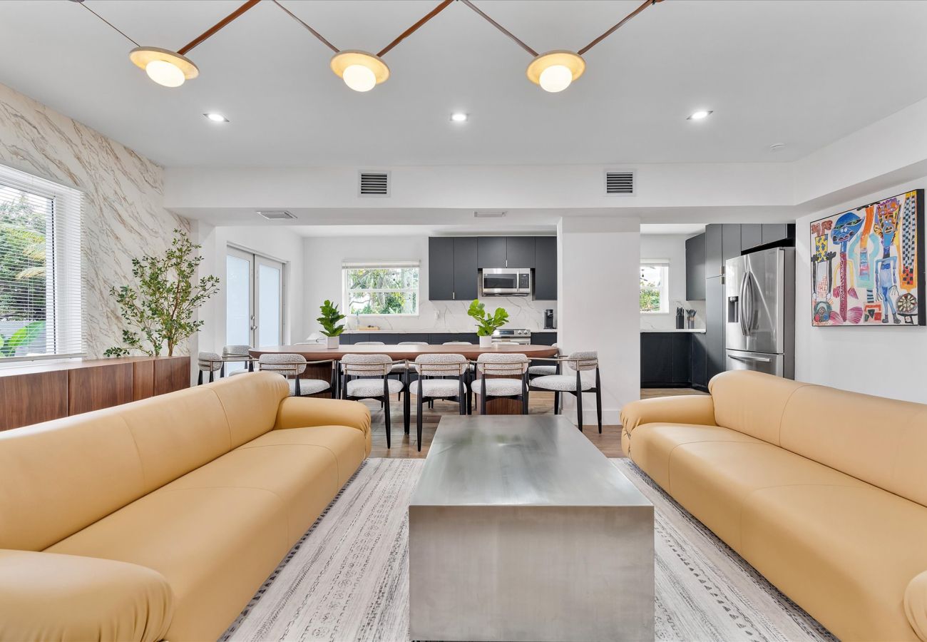 House in Miami - Elite Resort style pool estate W tremendous backya