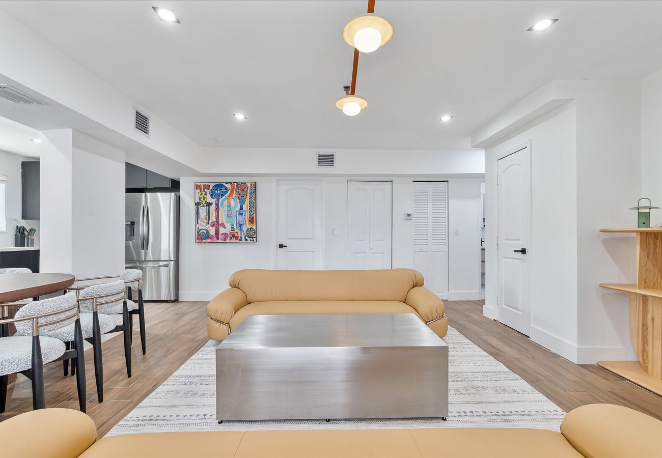 House in Miami - Elite Resort style pool estate W tremendous backya