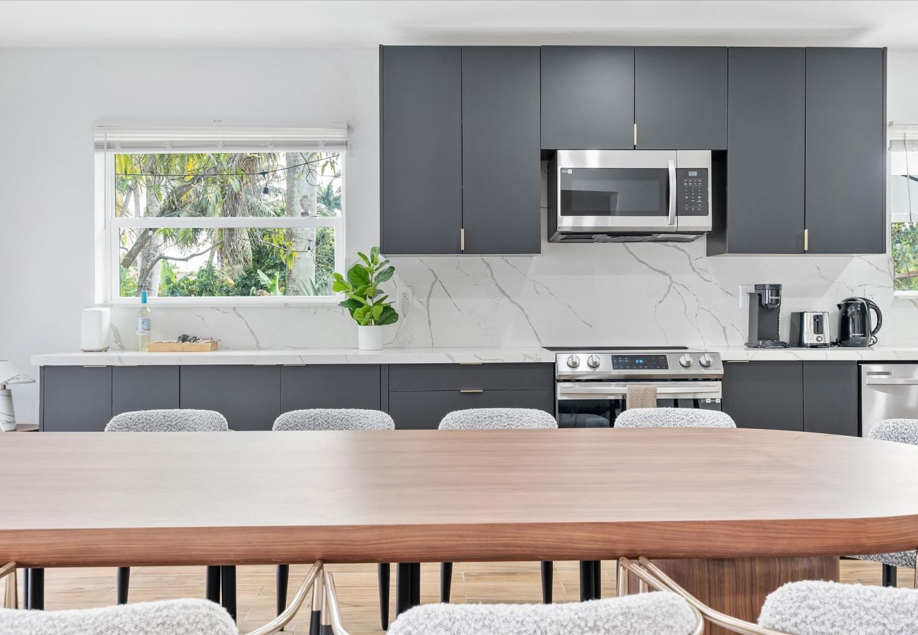 House in Miami - Elite Resort style pool estate W tremendous backya