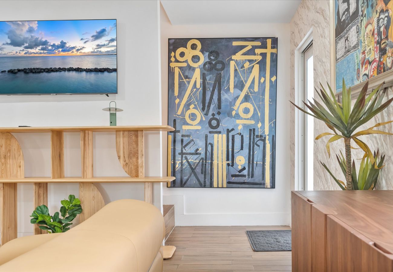 House in Miami - Elite Resort style pool estate W tremendous backya