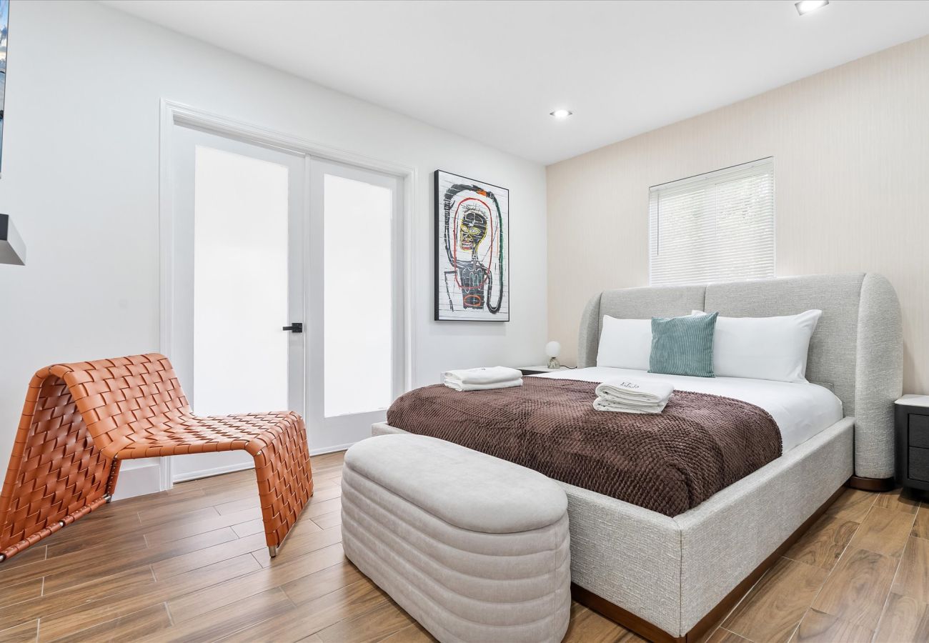 House in Miami - Elite Resort style pool estate W tremendous backya