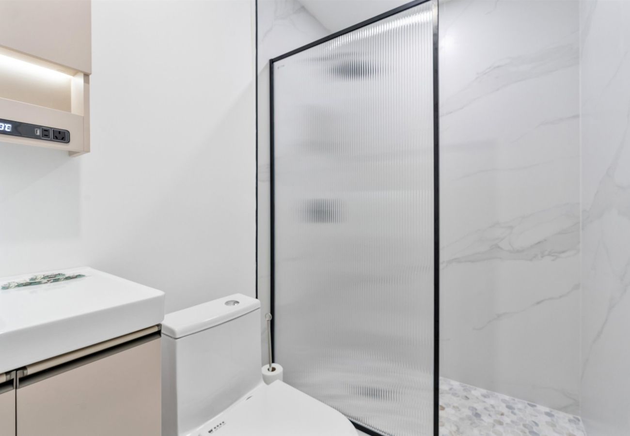 House in Miami - Elite Resort style pool estate W tremendous backya