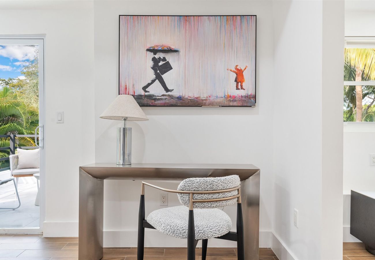 House in Miami - Elite Resort style pool estate W tremendous backya