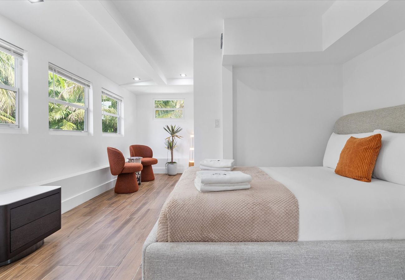 House in Miami - Elite Resort style pool estate W tremendous backya