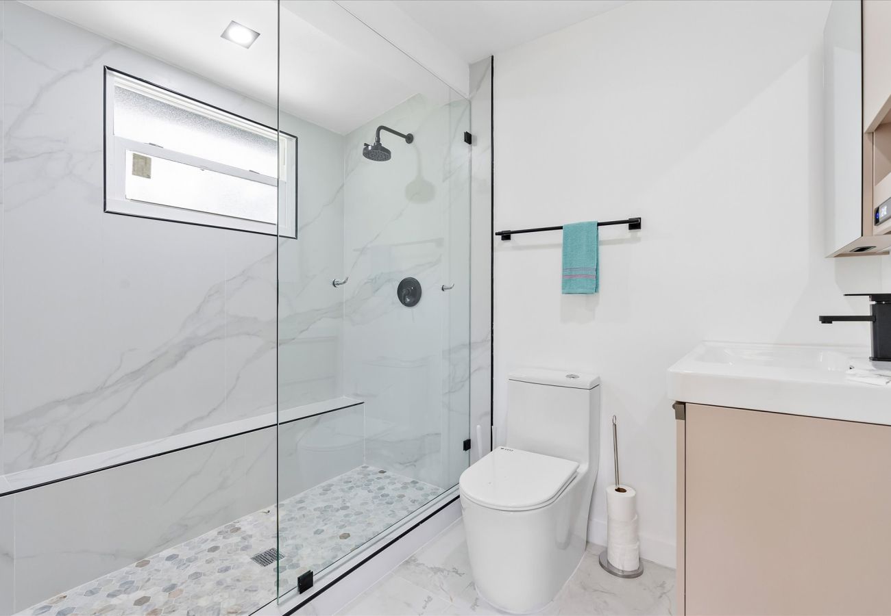 House in Miami - Elite Resort style pool estate W tremendous backya