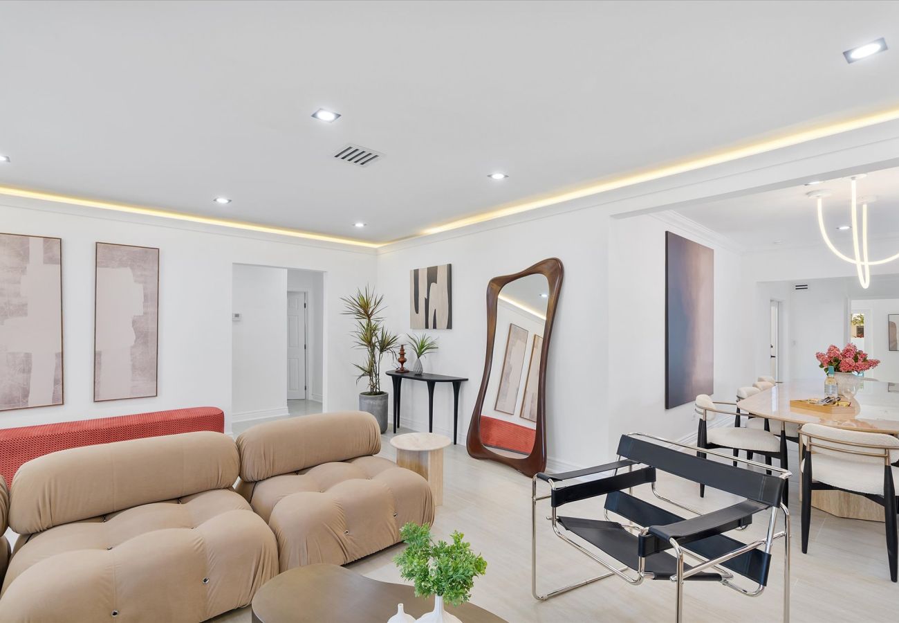 House in Miami - The Group Poolside Miami Heaven House