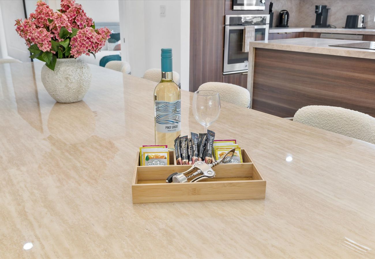 House in Miami - The Group Poolside Miami Heaven House