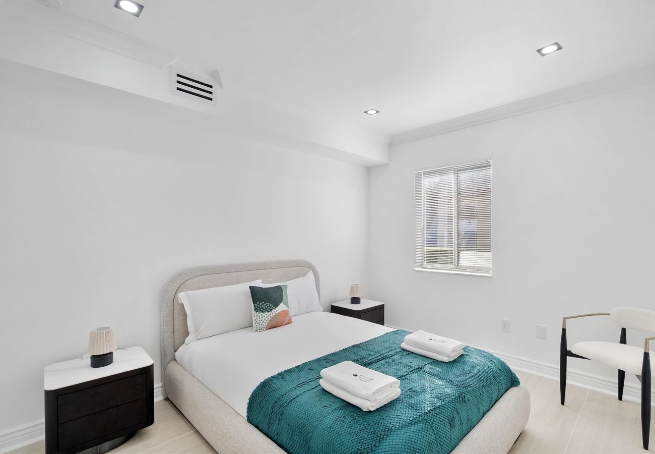 House in Miami - The Group Poolside Miami Heaven House