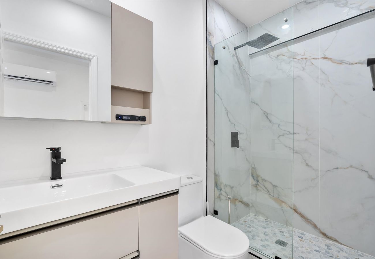 House in Miami - The Group Poolside Miami Heaven House