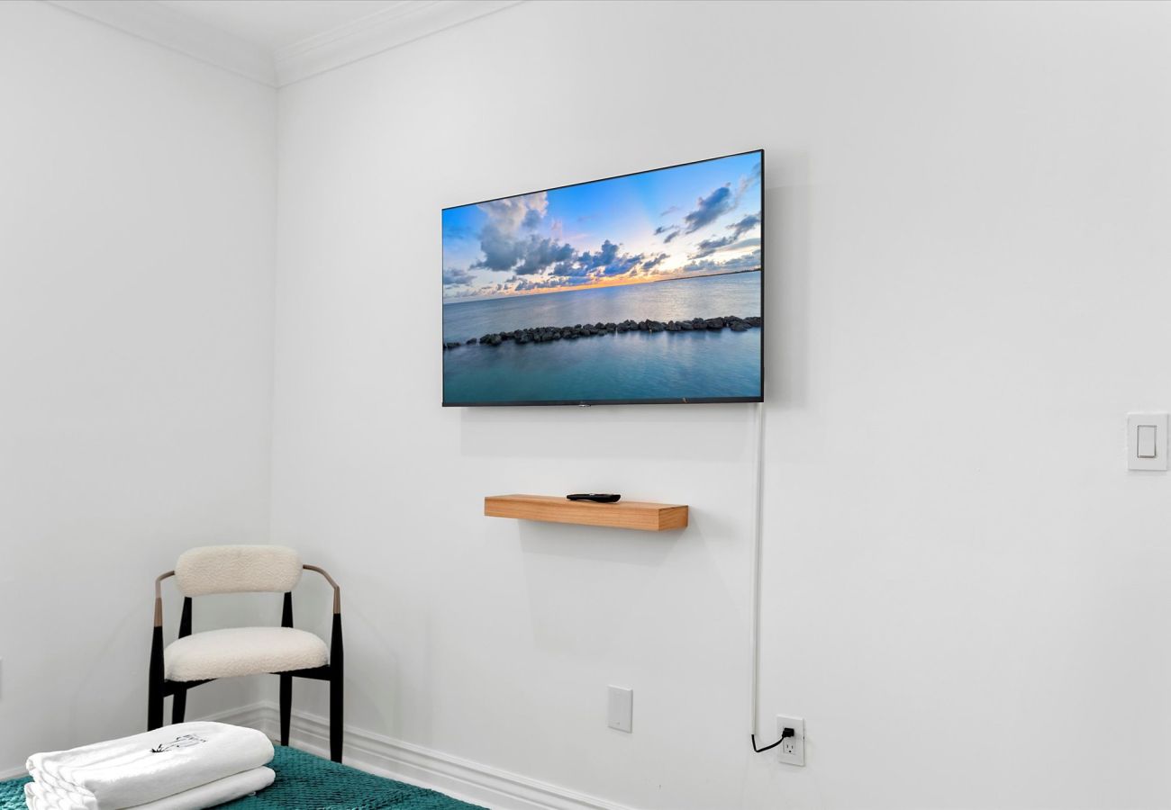 House in Miami - The Group Poolside Miami Heaven House