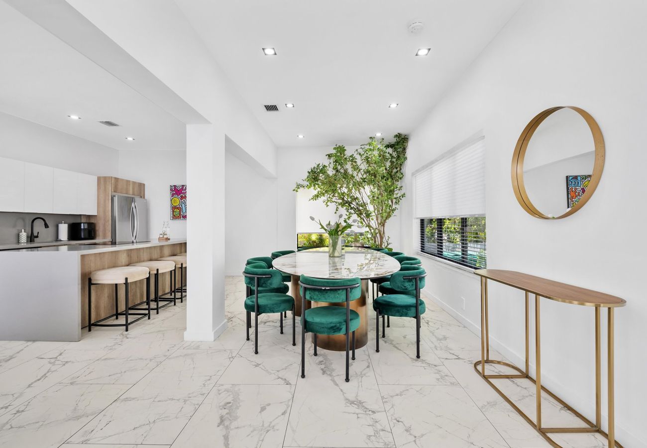 House in Miami - Vibrant Modern Miami Gateway / 14  Guests