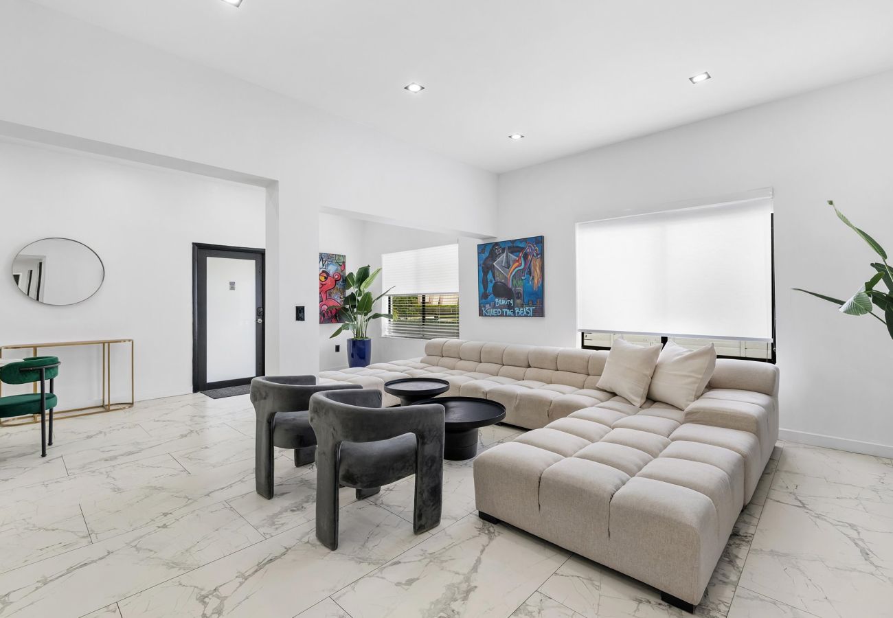 House in Miami - Vibrant Modern Miami Gateway / 14  Guests