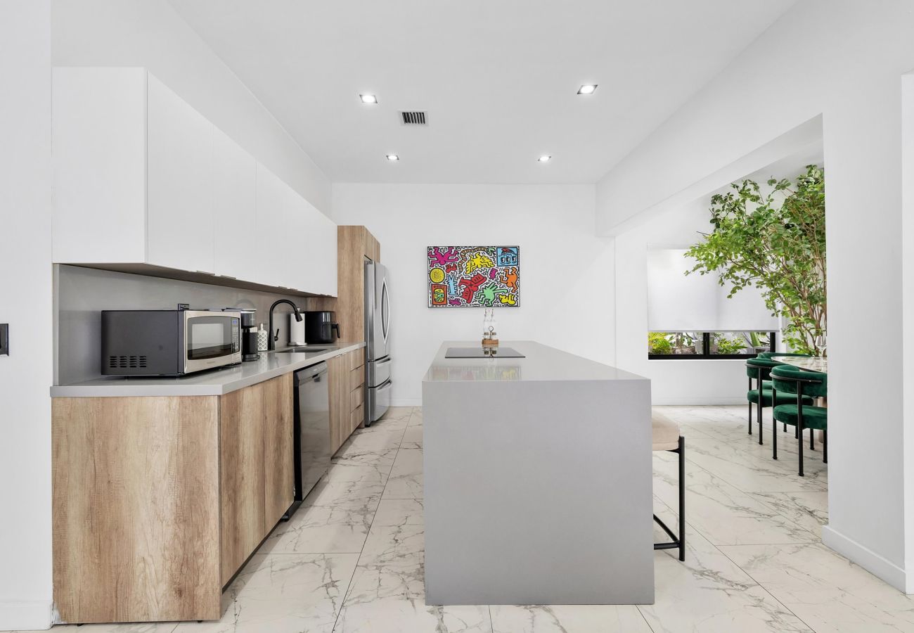 House in Miami - Vibrant Modern Miami Gateway / 14  Guests
