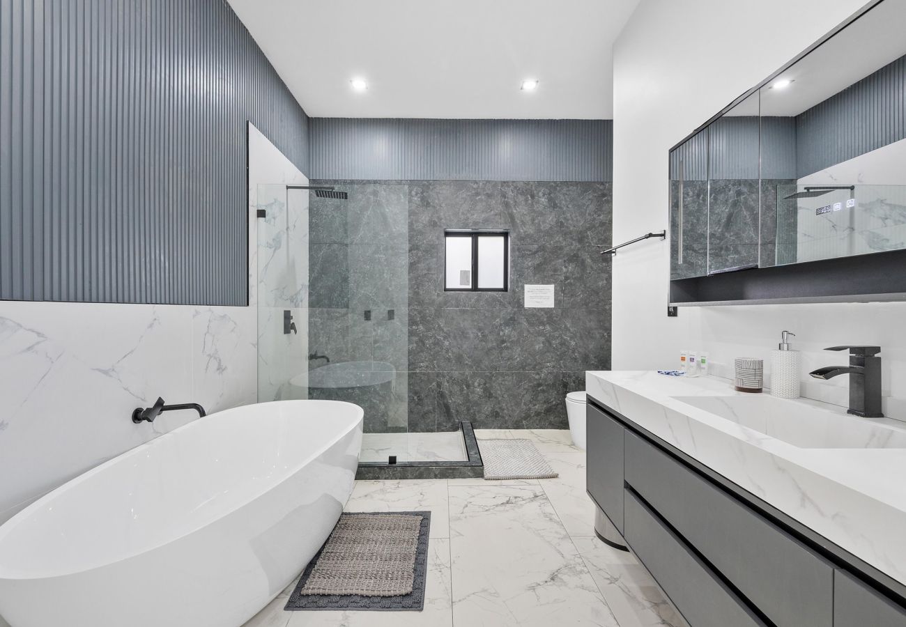 House in Miami - Vibrant Modern Miami Gateway / 14  Guests