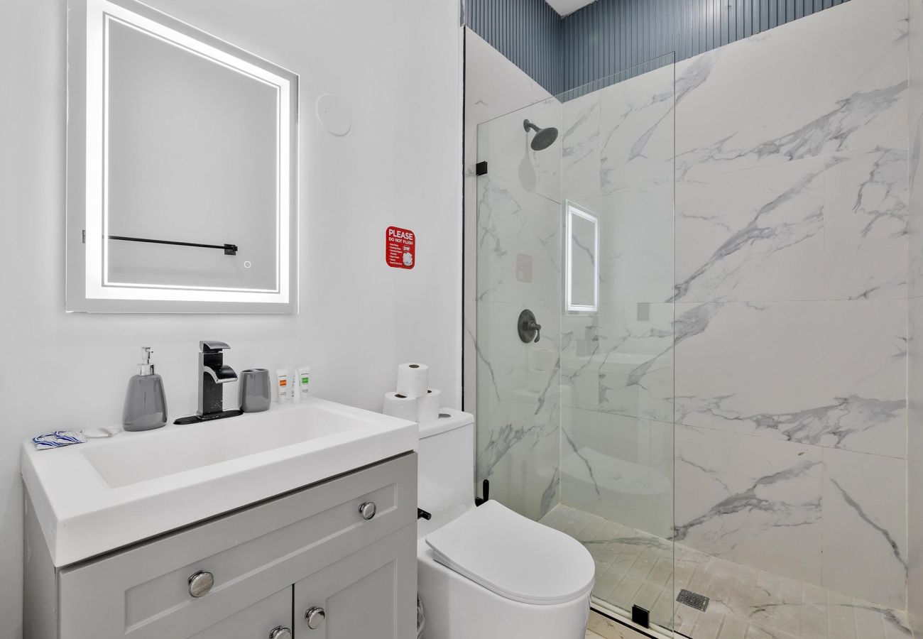 House in Miami - Vibrant Modern Miami Gateway / 14  Guests