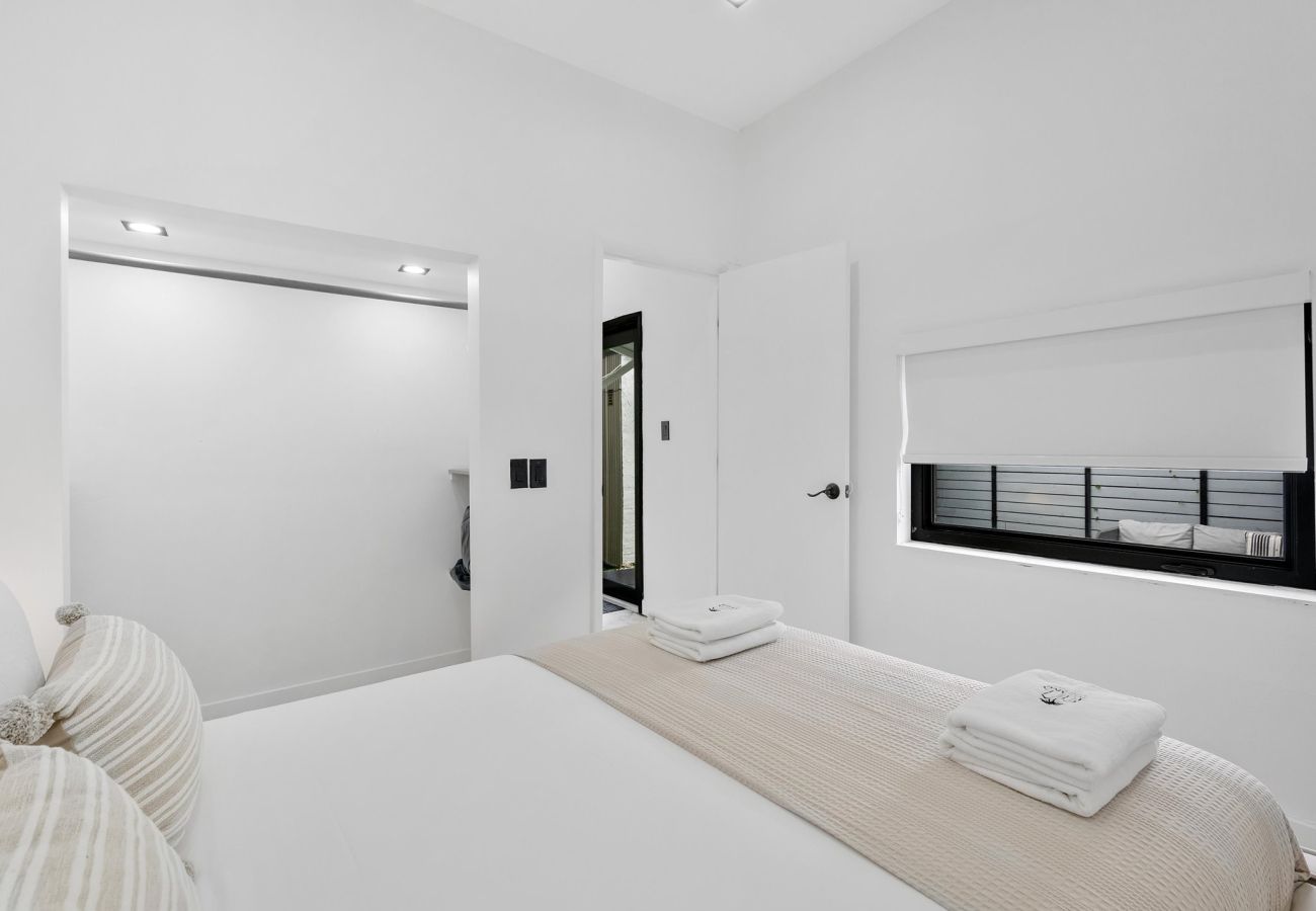 House in Miami - Vibrant Modern Miami Gateway / 14  Guests